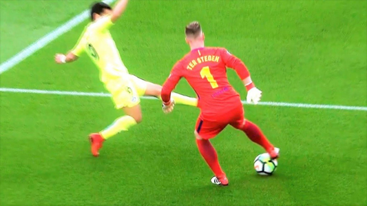 Simple Exercises for a Goalkeeper to Become Comfortable Using Both Feet