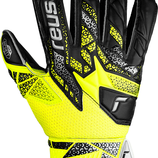 Mesh backhand on the Reusch Attrakt Infinity Finger Support Junior