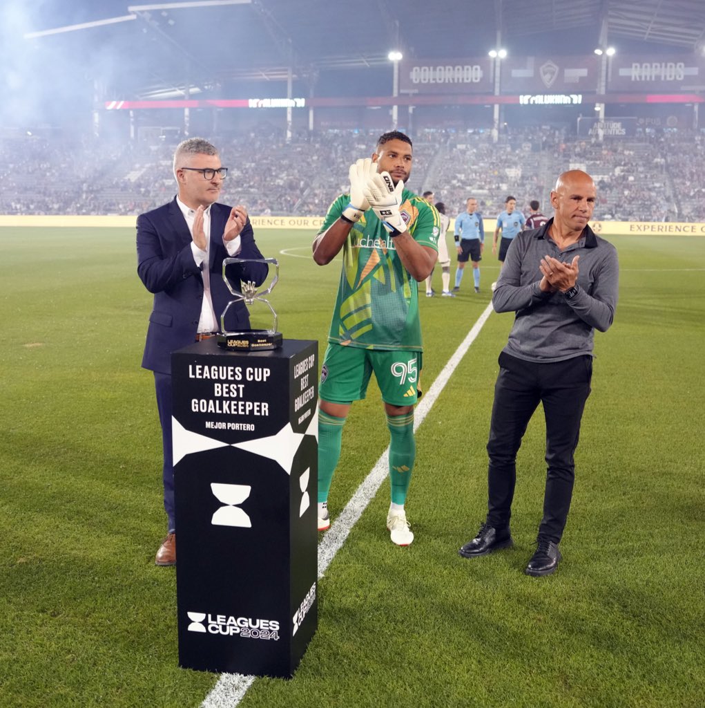 Goalkeeper Zack Steffen wears OG1 NXT Pro gloves at Keeperstop