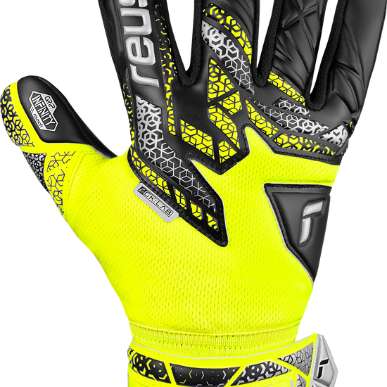 Airvent breathable backhand on the Reusch Attrakt Infinity NC 