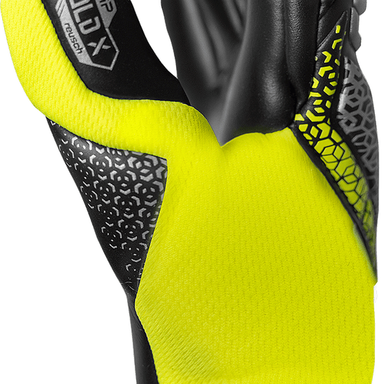 Negative cut on the Reusch Attrakt Gold X NC