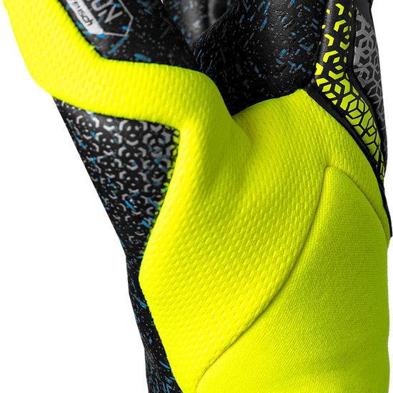Hybrid cut of the Reusch Attrakt Fusion Guardian - 5570985
