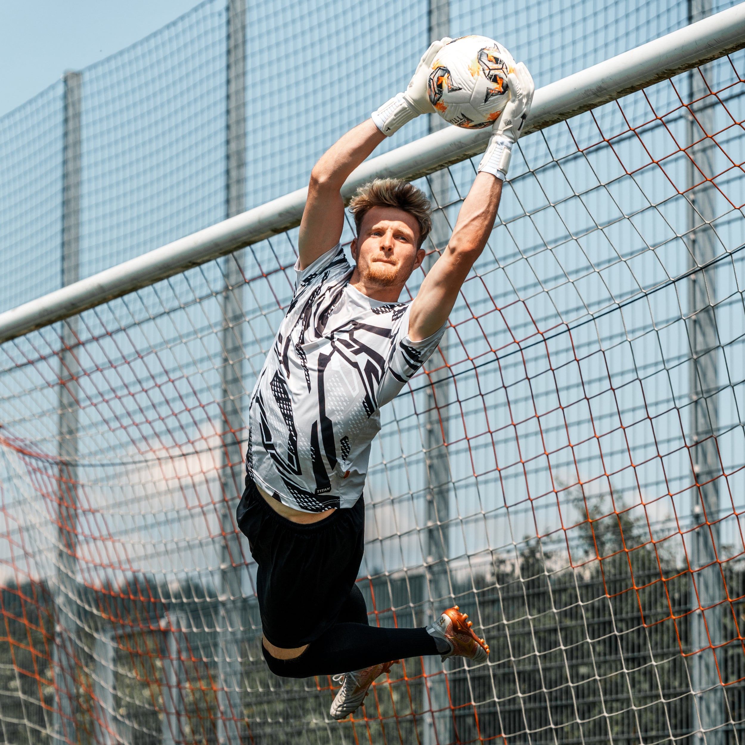 T1tan Legend 1.0 White-Out – Keeperstop