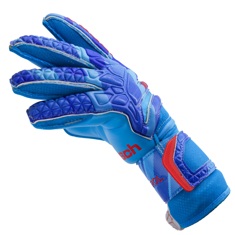 Comfy fitting goalkeeper glove