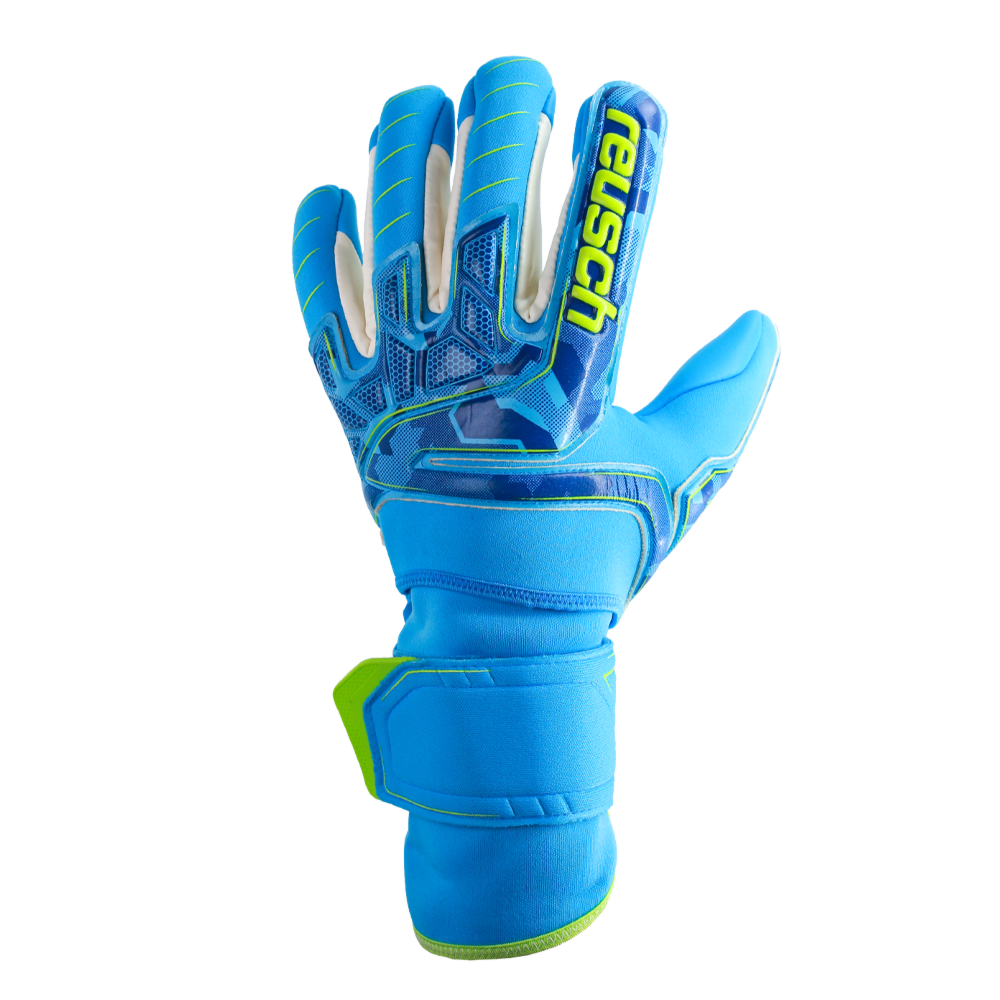 Waterproof goalkeeper gloves