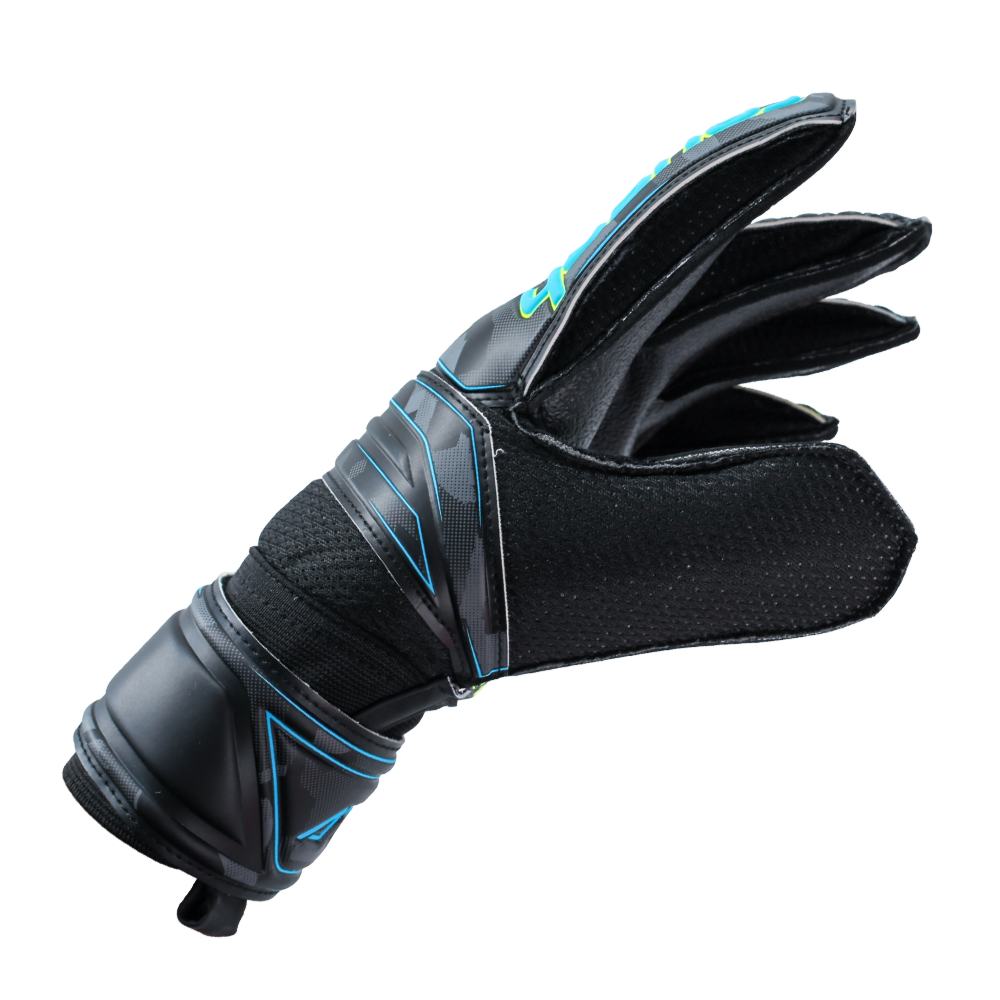 Goalkeeper gloves that fit tight
