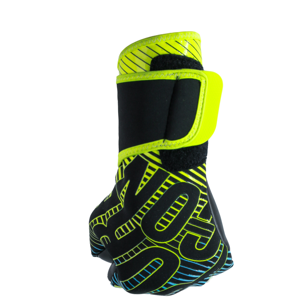 Goalkeeper gloves for punching