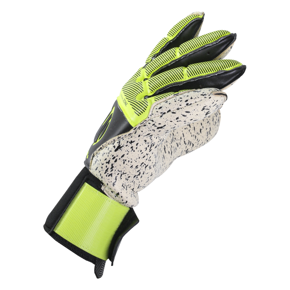 Comfy goalkeeper gloves with finger protection