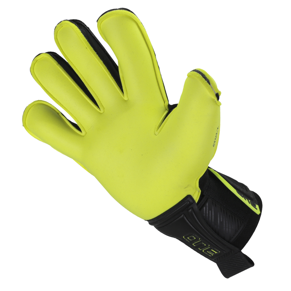 Goalkeeper gloves with the best grip