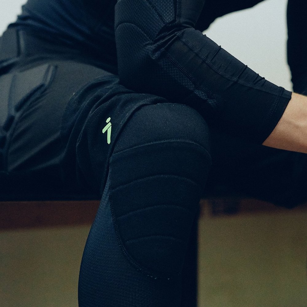 Knee protection on the Storelli 3/4 pant for goalkeepers