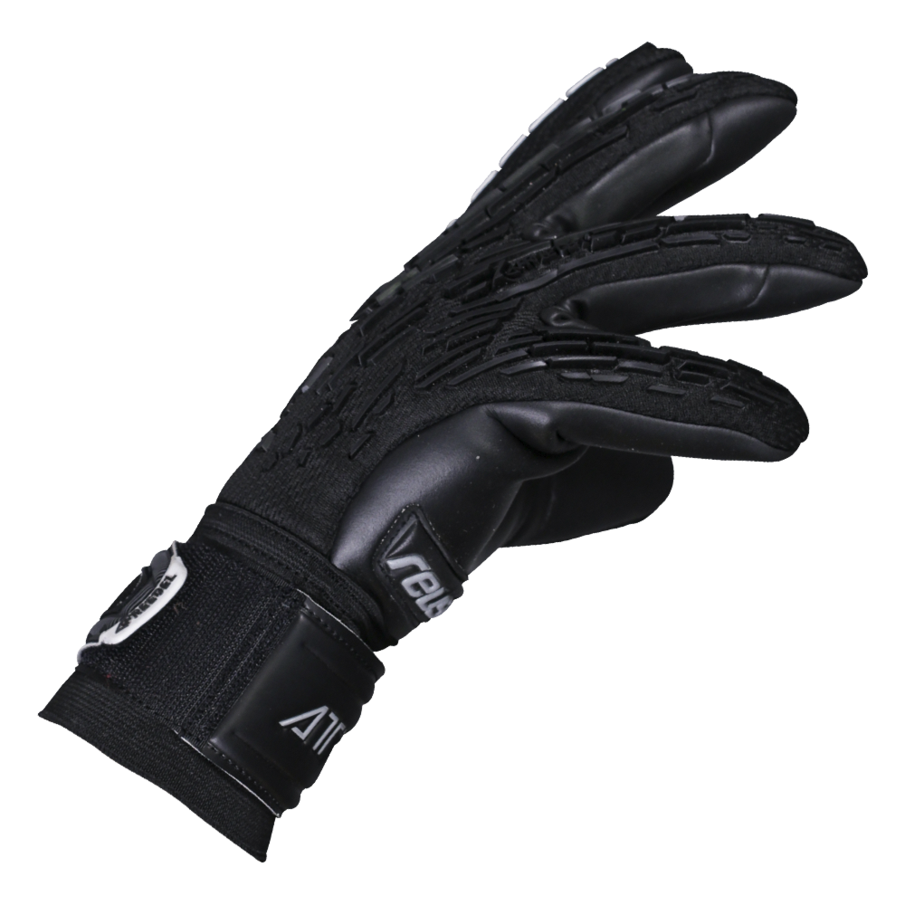 Reusch goalkeeper gloves to play on turf